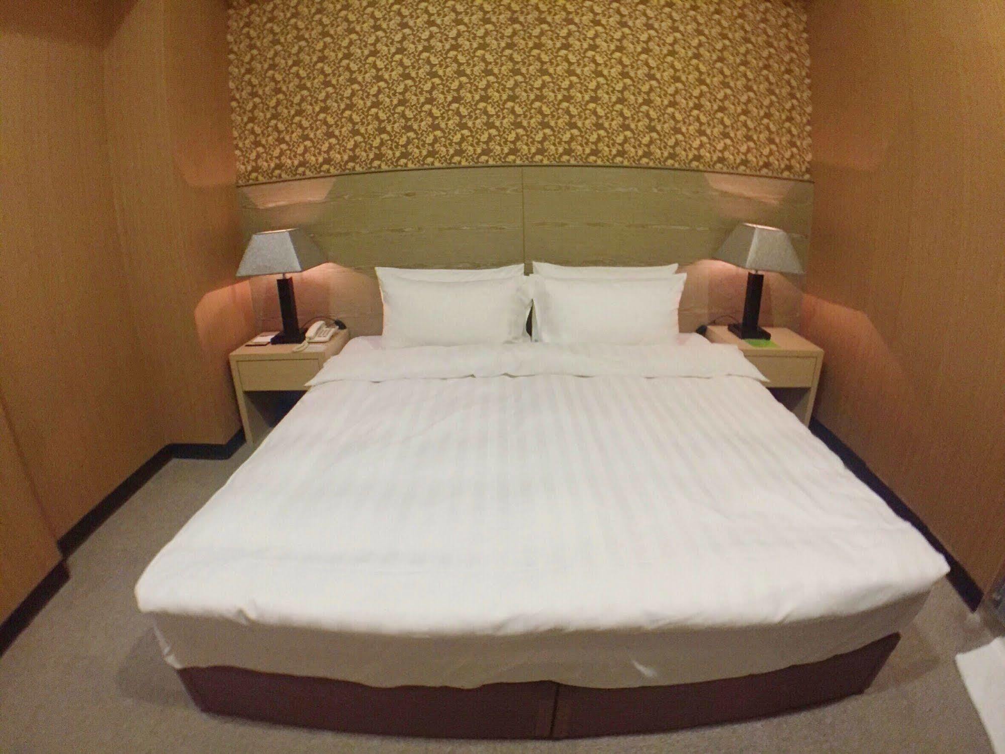 Royal Hotel Taipei Eksteriør bilde